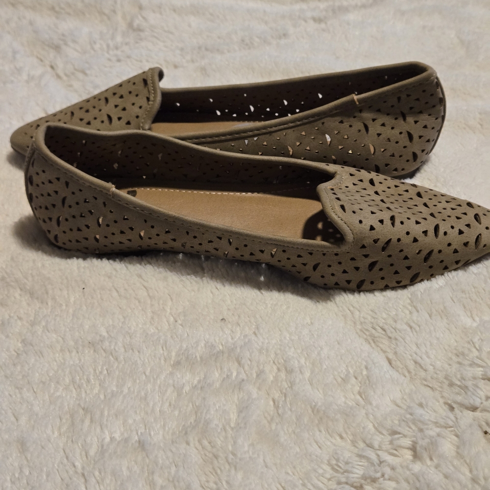 Women's Tan Flats